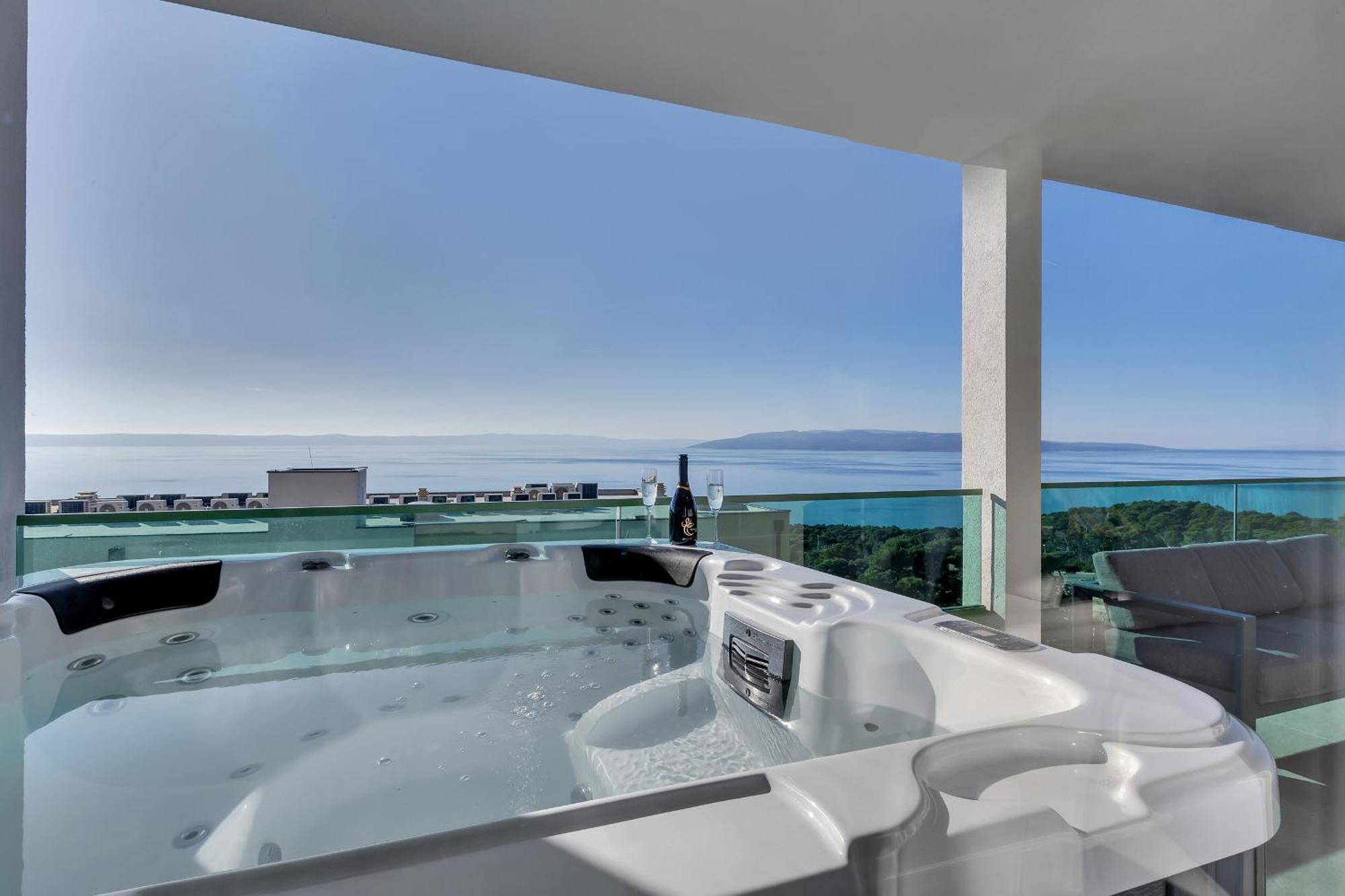 Апартаменти Exclusive Penthouse Big Blue With Private Jacuzzi Макарська Екстер'єр фото
