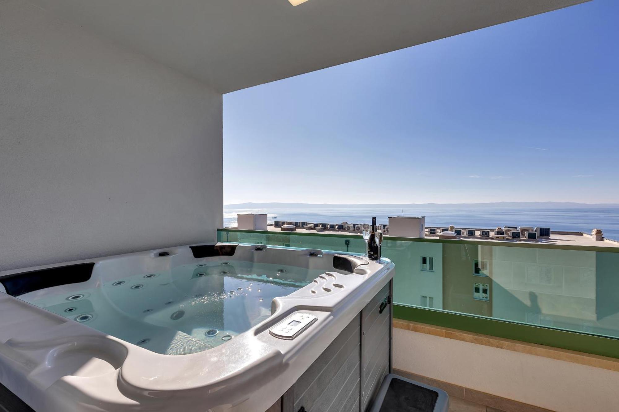 Апартаменти Exclusive Penthouse Big Blue With Private Jacuzzi Макарська Екстер'єр фото