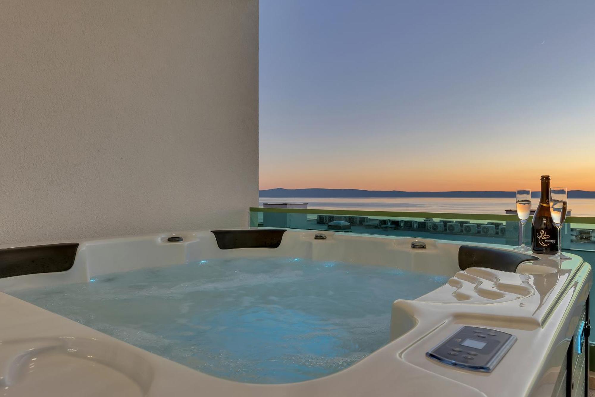 Апартаменти Exclusive Penthouse Big Blue With Private Jacuzzi Макарська Екстер'єр фото