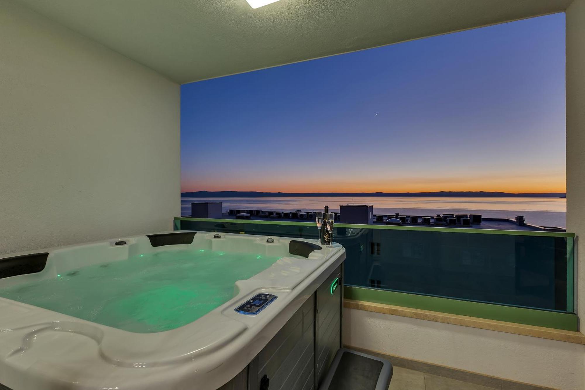 Апартаменти Exclusive Penthouse Big Blue With Private Jacuzzi Макарська Екстер'єр фото
