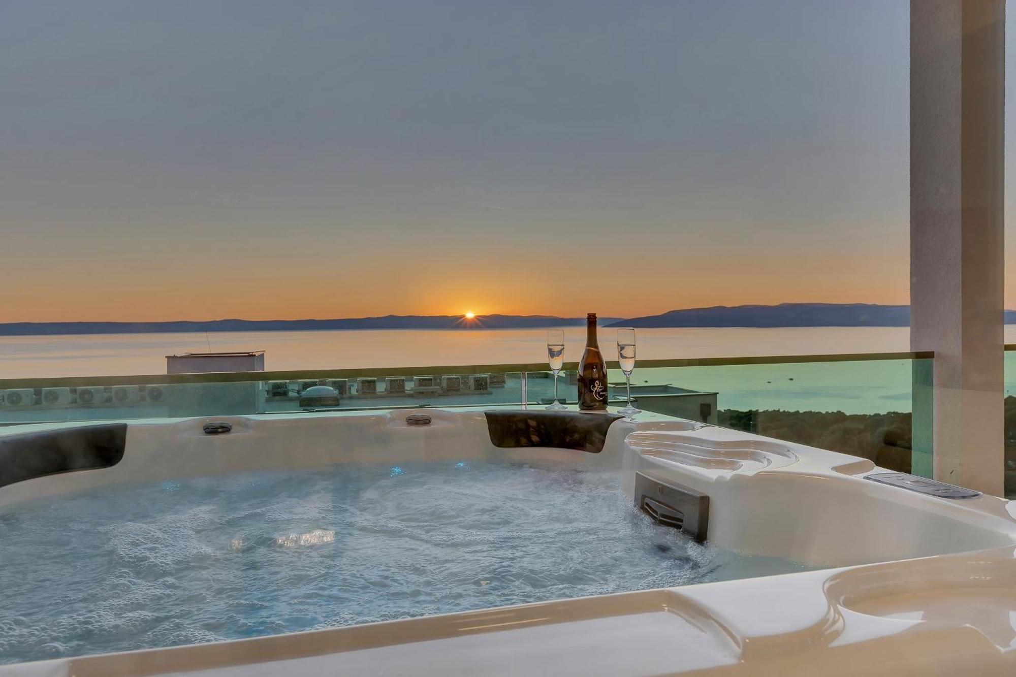 Апартаменти Exclusive Penthouse Big Blue With Private Jacuzzi Макарська Екстер'єр фото