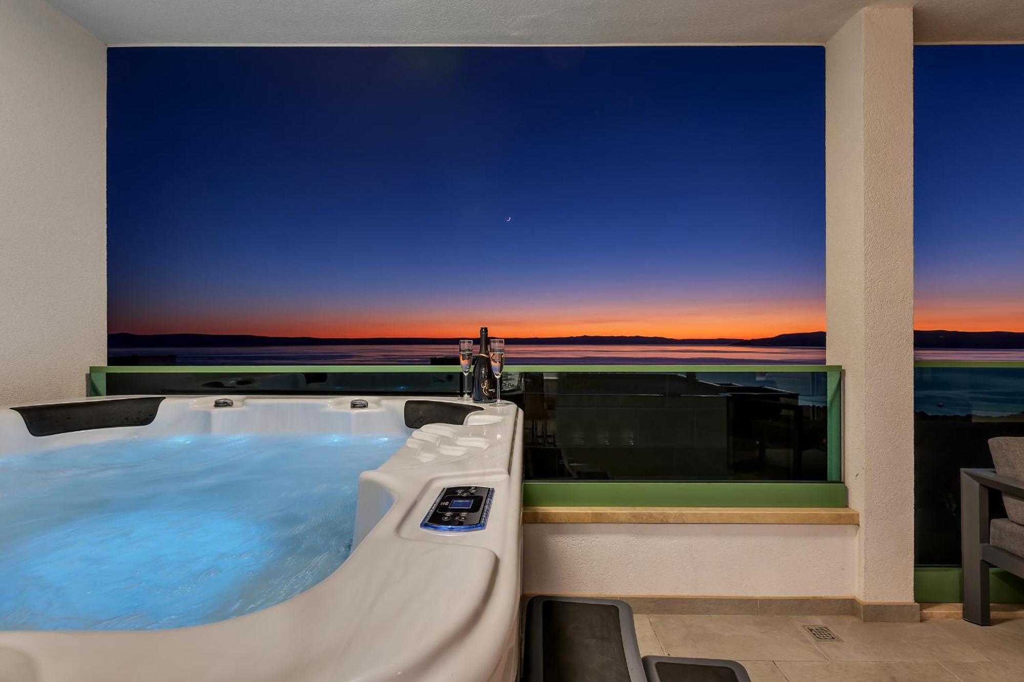 Апартаменти Exclusive Penthouse Big Blue With Private Jacuzzi Макарська Екстер'єр фото